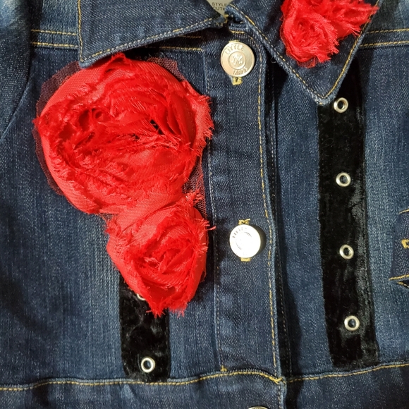 Baby girls Mini mini denim jean jacket with red floral accents, velvet trim 6M - Picture 3 of 4